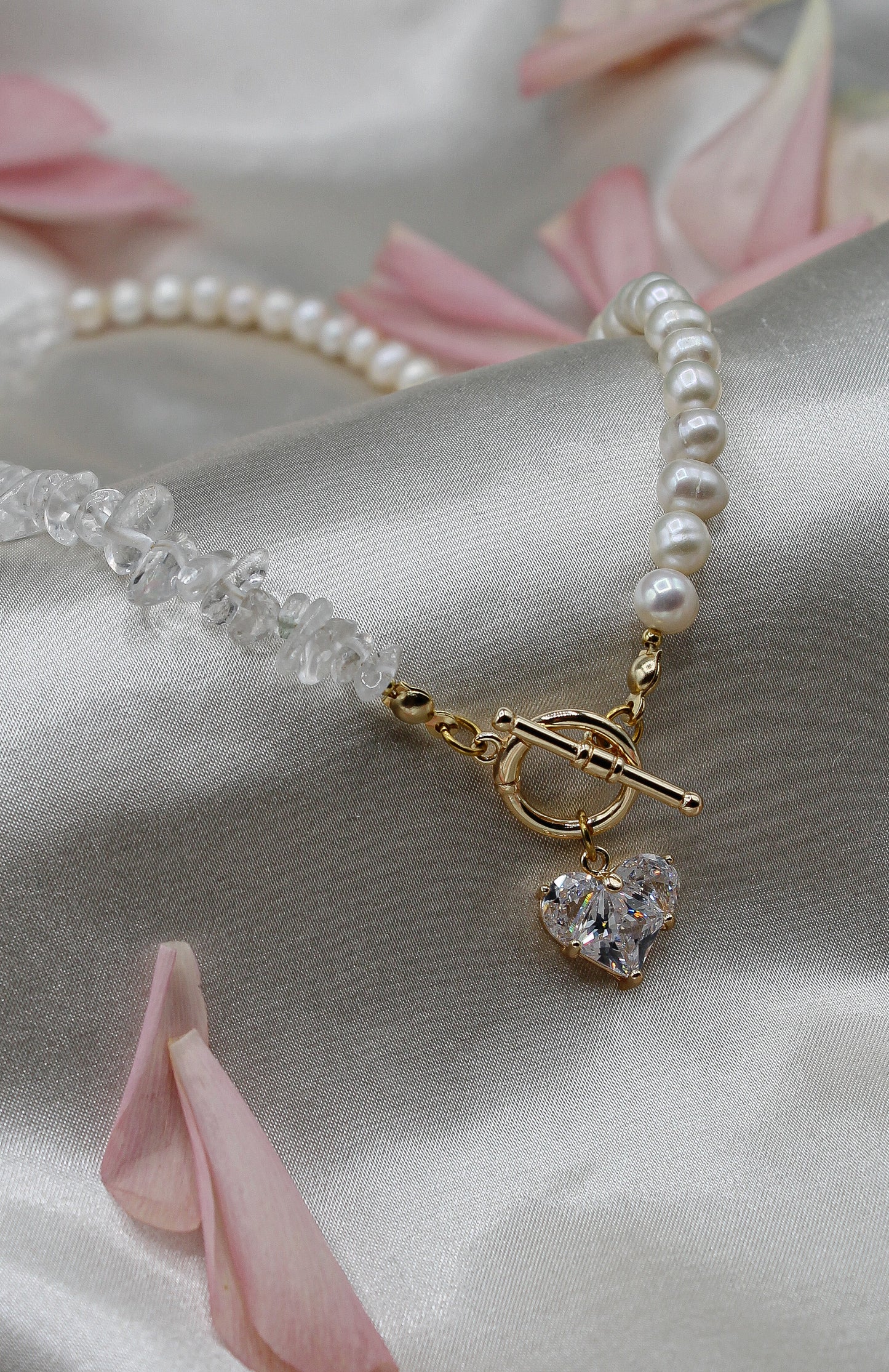 Collier aus Süßwasserperlen und Bergkristall